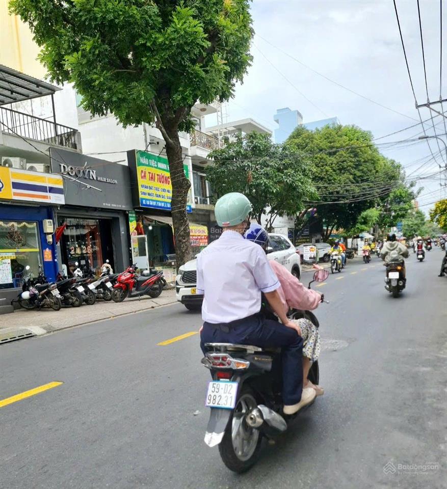 Đườngtân quý,tân phú.nhà mặt tiền,179m2,đúc 3 tầng,chỉ 12ty nhỉnh