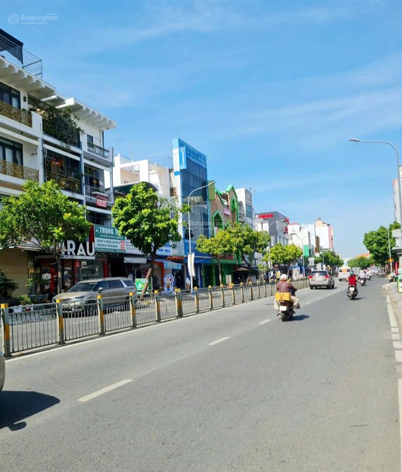 Nhà mặt tiền chính chủ, cạnh lũy bán bích, dt155m2, ngang gần 9m, chỉ 20 tỷ+