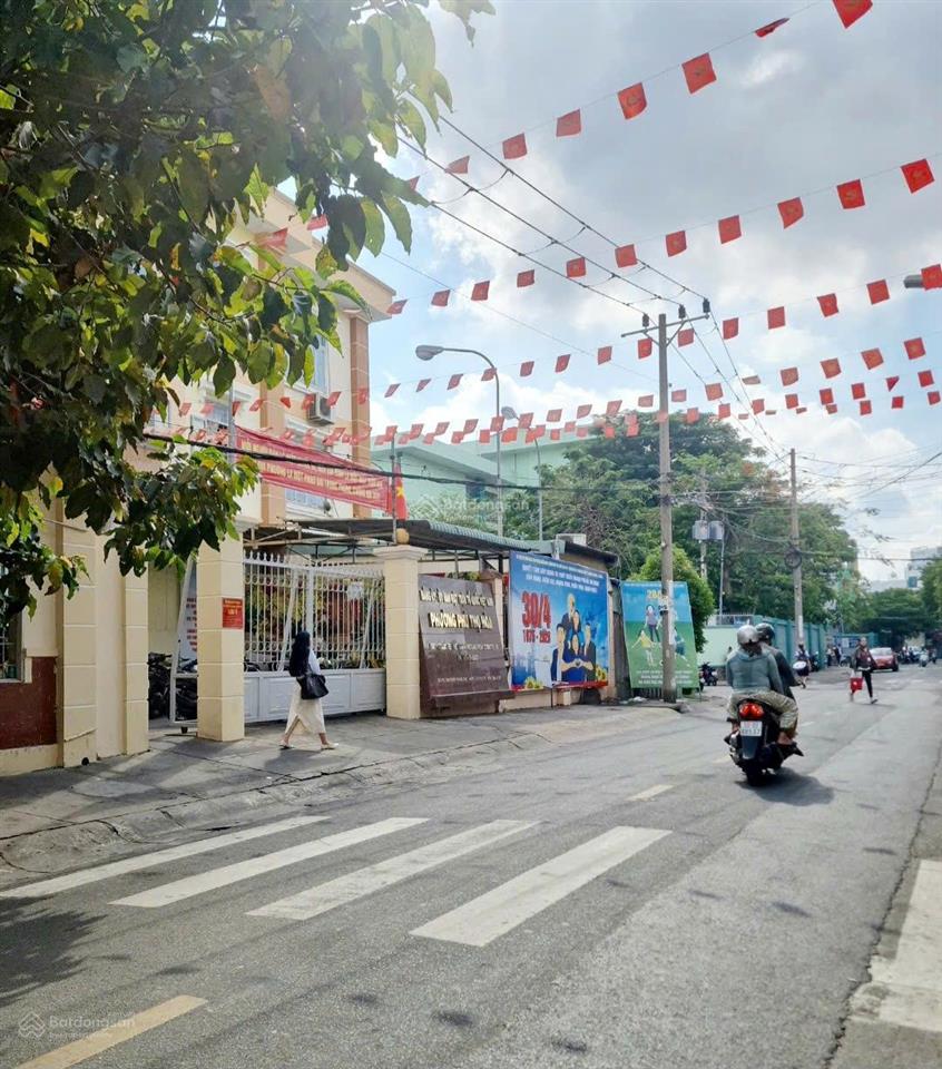 Gần ủy ban phú thọ hòa,tân phú. nhà 2 tầng đẹp 52m2, hxh thông. chỉ 5xty