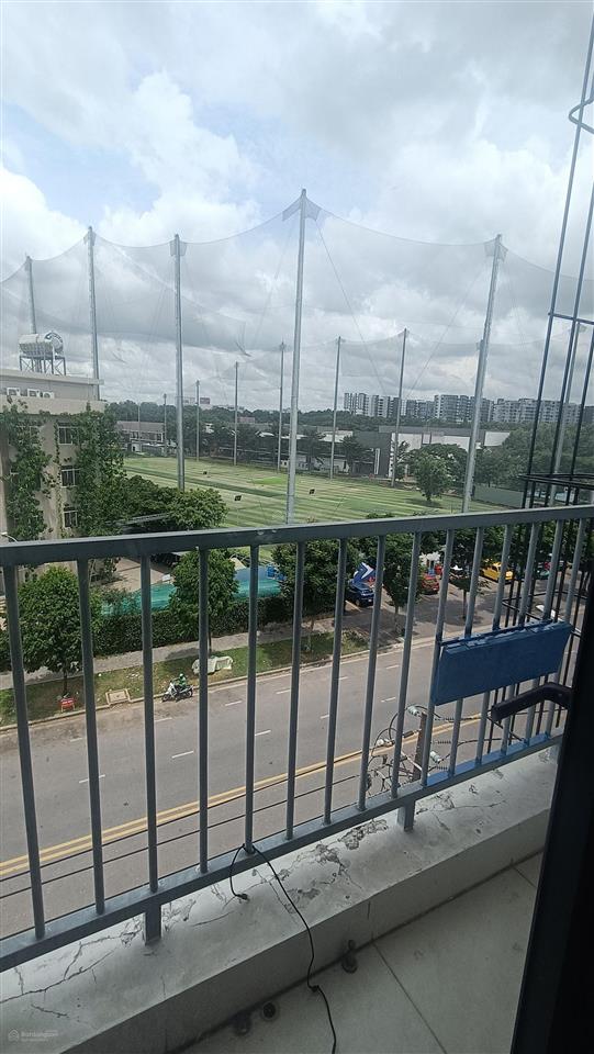 Mình có máy chdv view đẹp lắm, đối diện ngay sân golf, tennis, gần trường, 1,2,3, chợ sơn kỳ, aeon