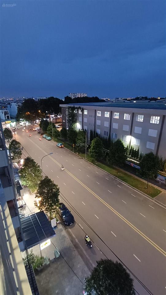 Cho thuê chdv đường 30m bờ bao, nội thất đủ. đối diện trường lê thánh tông, gần chợ sơn kỳ, aeon