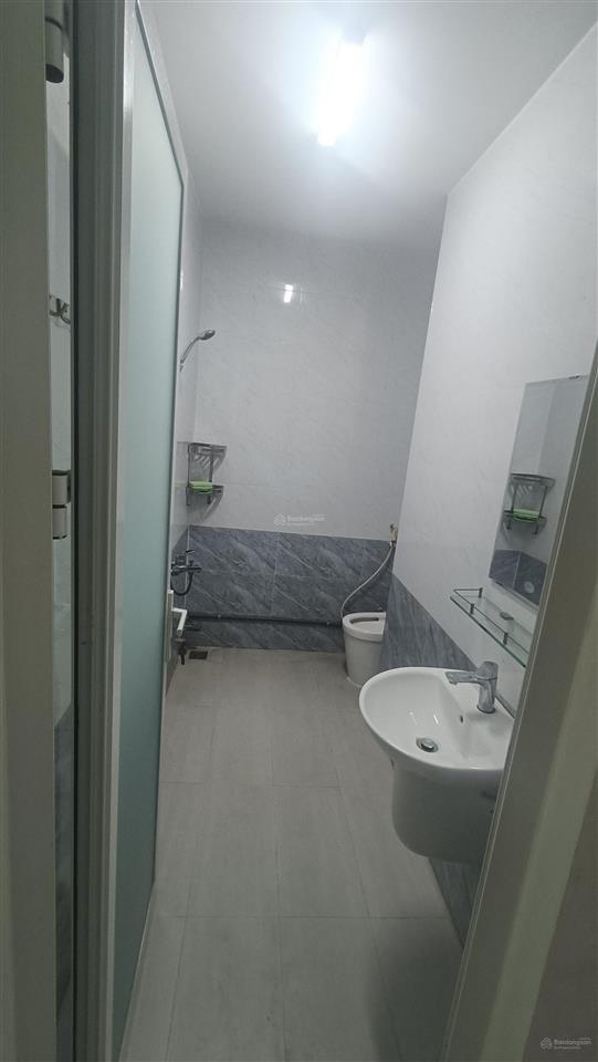 Cho thuê chdv đường 30m bờ bao, nội thất đủ. đối diện trường lê thánh tông, gần chợ sơn kỳ, aeon