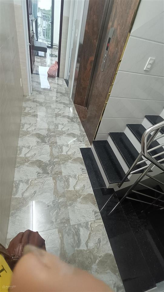 Cho thuê chdv đường 30m bờ bao, nội thất đủ. đối diện trường lê thánh tông, gần chợ sơn kỳ, aeon