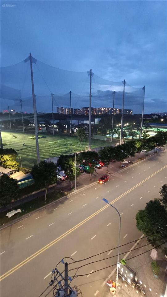 Cho thuê chdv đường 30m bờ bao, nội thất đủ. đối diện trường lê thánh tông, gần chợ sơn kỳ, aeon