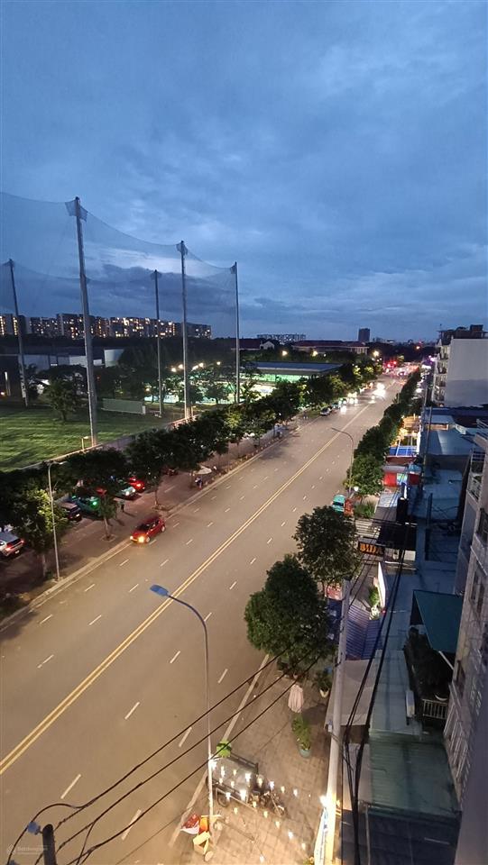 Cho thuê chdv đường 30m bờ bao, nội thất đủ. đối diện trường lê thánh tông, gần chợ sơn kỳ, aeon