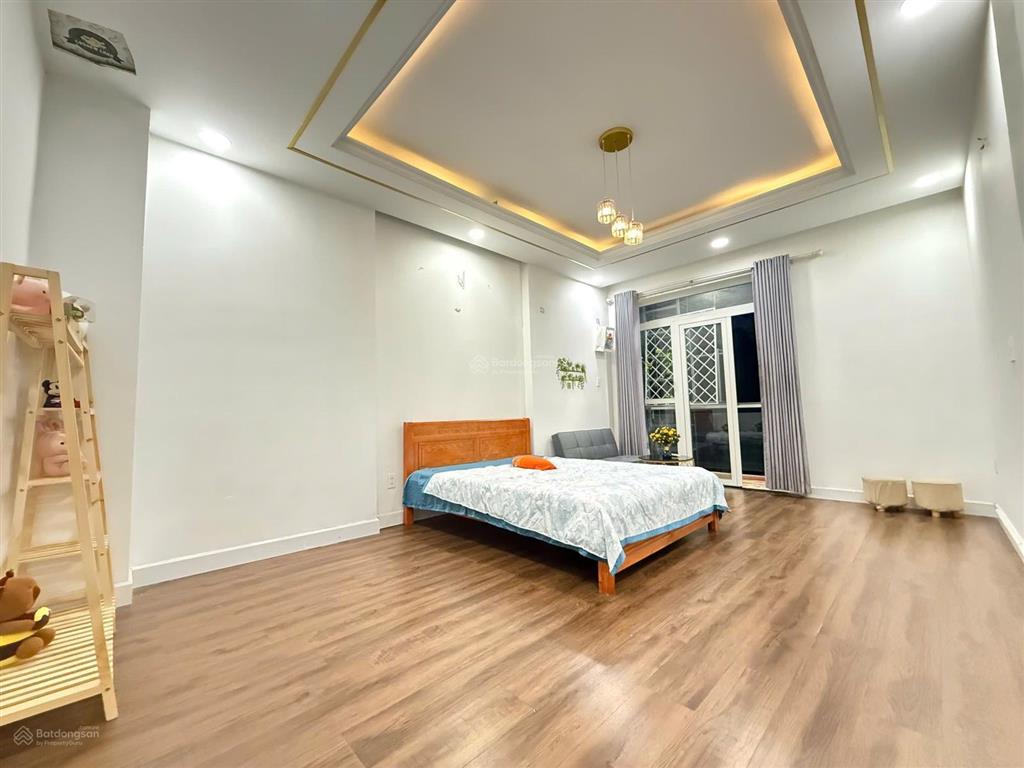 Mình còn 1 chdv 2 phòng ngủ, nguyên lầu, 60m2, nội thất đầy đủ, thang máy, gần sát siêu thị aeon.
