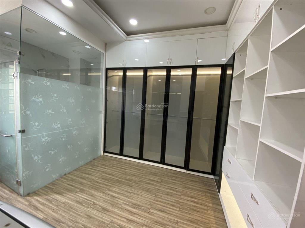 Mình còn 1 chdv 2 phòng ngủ, nguyên lầu, 60m2, nội thất đầy đủ, thang máy, gần sát siêu thị aeon.