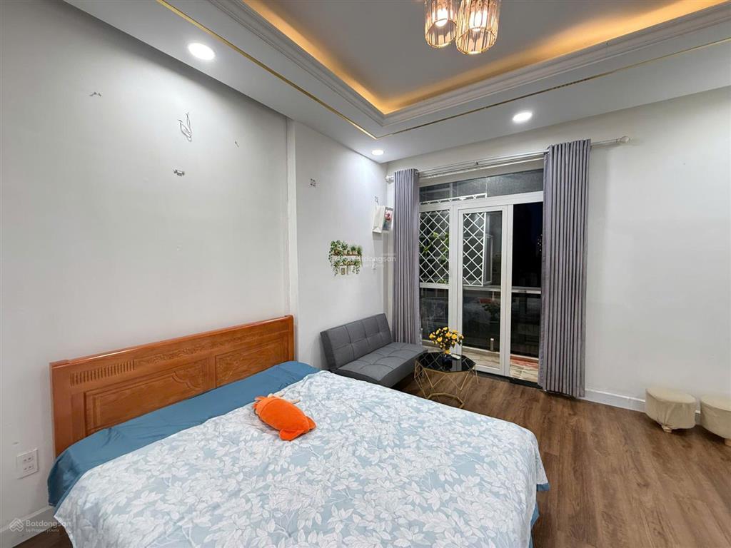 Mình còn 1 chdv 2 phòng ngủ, nguyên lầu, 60m2, nội thất đầy đủ, thang máy, gần sát siêu thị aeon.