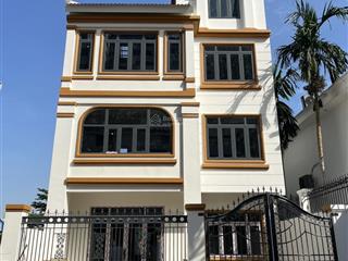 Cho thuê biệt thự xây thô 1 trệt 3 lầu, tổng diện tích hơn 320m2 sàn