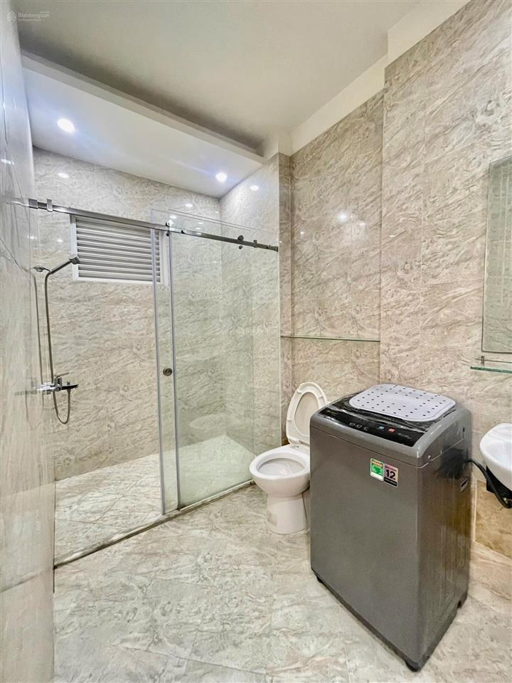 Căn hộ ban công  máy giặt riêng  nhà xe lớn  ngay nhà hát hoà bình, vòng xoay dân chủ, hà đô q10