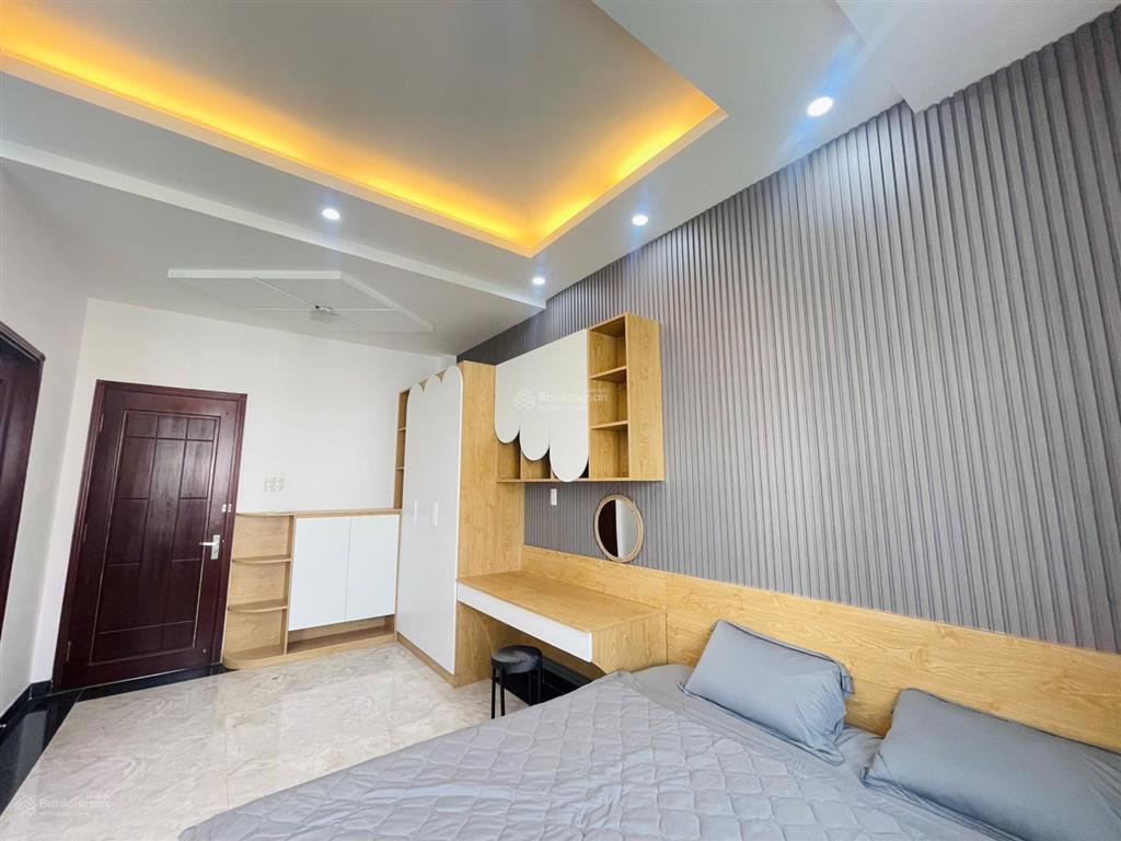 Căn hộ ban công  máy giặt riêng  nhà xe lớn  ngay nhà hát hoà bình, vòng xoay dân chủ, hà đô q10