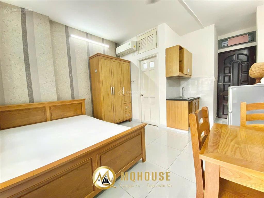 Căn hộ ban công lớn  đầy đủ tiện nghi ngay chợ tân định, cv lê văn tám, đh isb  ueh, ou, ussh q1