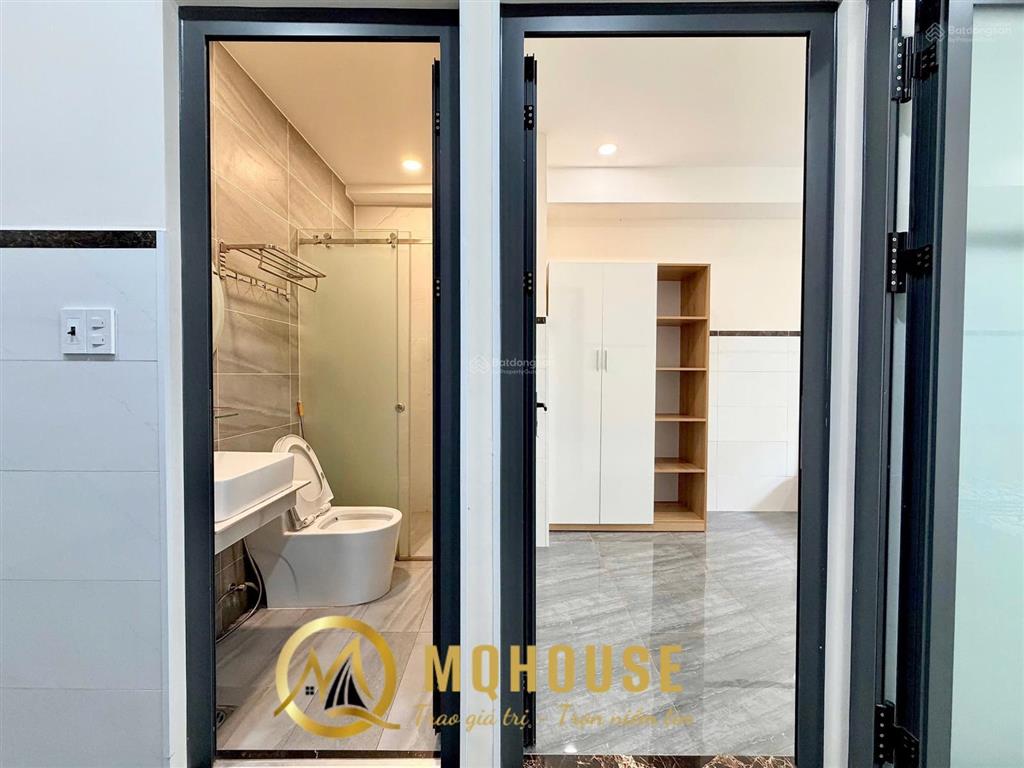 Căn hộ 2pn ban công lớn máy giặt riêng  ngay cầu ngay pullman,bộ công an,metro bến thành q1