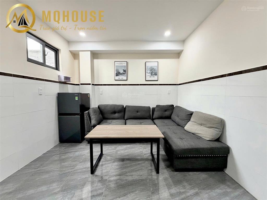 Căn hộ 2pn ban công lớn máy giặt riêng  ngay cầu ngay pullman,bộ công an,metro bến thành q1