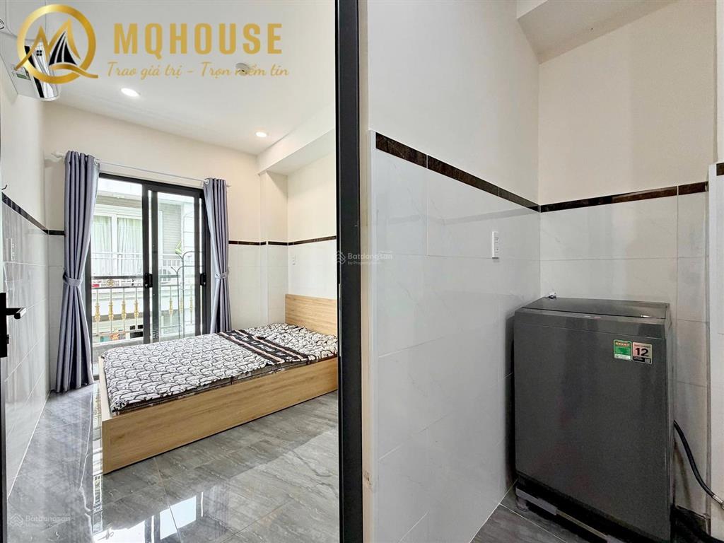 Căn hộ 2pn ban công lớn máy giặt riêng  ngay cầu ngay pullman,bộ công an,metro bến thành q1
