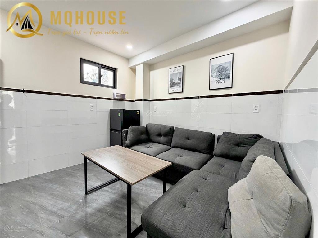 Căn hộ 2pn ban công lớn máy giặt riêng  ngay cầu ngay pullman,bộ công an,metro bến thành q1