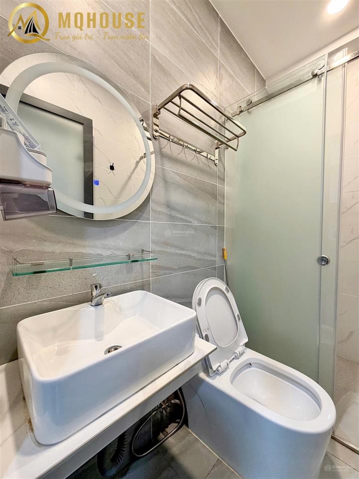 Căn hộ 2pn ban công lớn máy giặt riêng  ngay cầu ngay pullman,bộ công an,metro bến thành q1