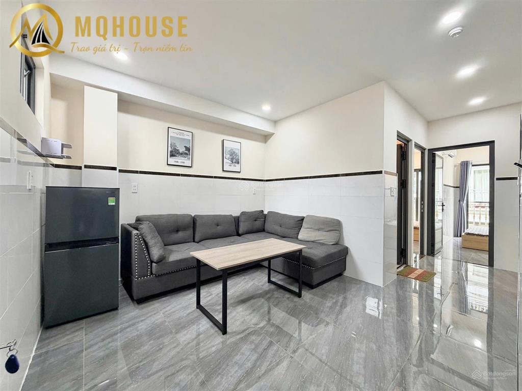 Căn hộ 2pn ban công lớn máy giặt riêng  ngay cầu ngay pullman,bộ công an,metro bến thành q1