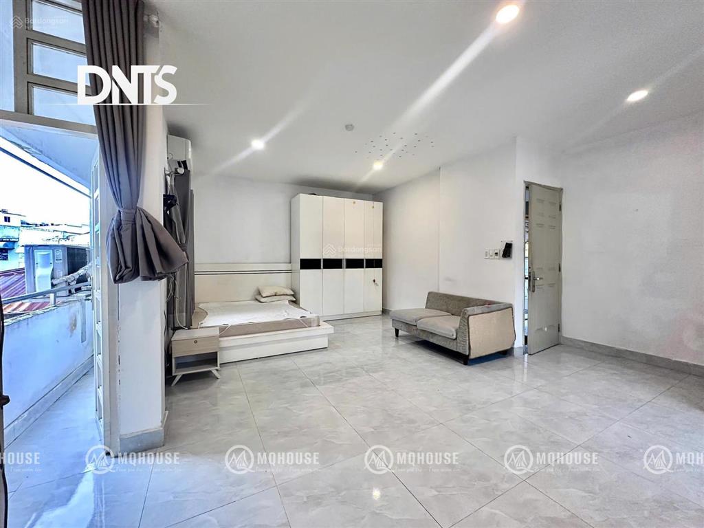 Căn hộ ban côngfull nội thấtmáy giặt riêngngay ngã 6 phù đổng, new world đh hoa sen văn lang q1