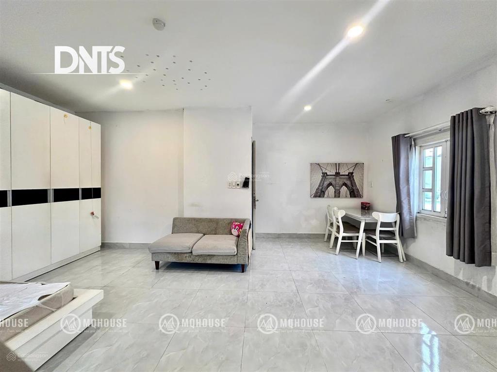 Căn hộ ban côngfull nội thấtmáy giặt riêngngay ngã 6 phù đổng, new world đh hoa sen văn lang q1