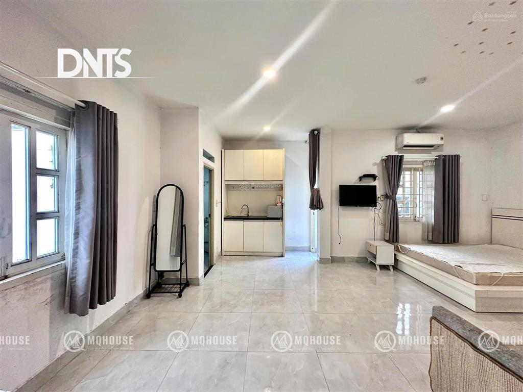 Căn hộ ban côngfull nội thấtmáy giặt riêngngay ngã 6 phù đổng, new world đh hoa sen văn lang q1