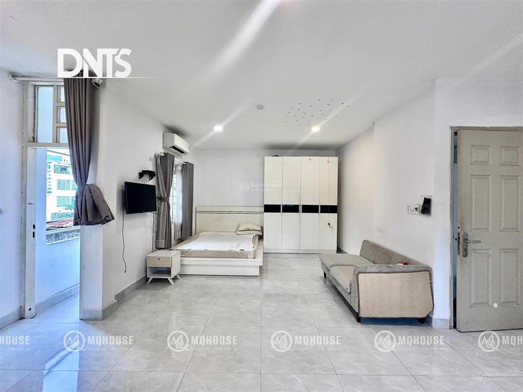 Căn hộ ban côngfull nội thấtmáy giặt riêngngay ngã 6 phù đổng, new world đh hoa sen văn lang q1