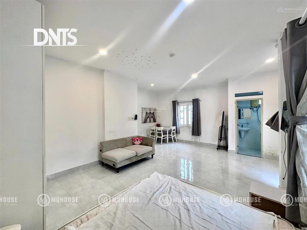 Căn hộ ban côngfull nội thấtmáy giặt riêngngay ngã 6 phù đổng, new world đh hoa sen văn lang q1
