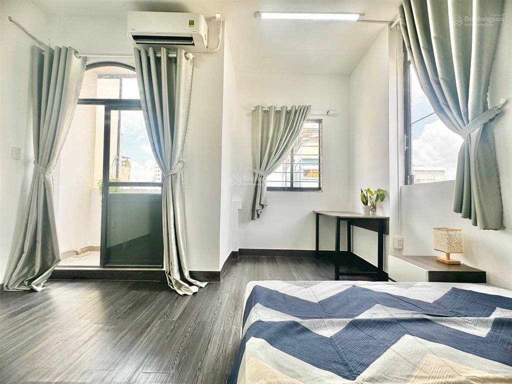 Căn hộ 2 pn ban công lớn  máy giặt riênghẻm oto ngay cầu lê văn sỹ, ramana hotel, bờ kè q3