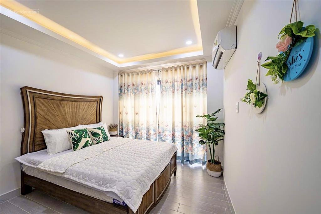 Căn hộ 1 phòng ngủ cao cấp ban công,cửa sổthang máy gần bùi viện,cầu ông lãnh, ngã 6 phù đổng q1