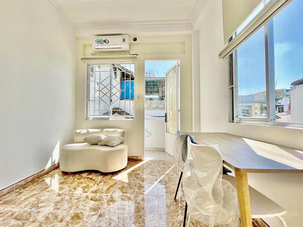 Duplex ban công máy giặt riêng dt lớngiá sv ngay vạn hạnh mall,hà đô,đh hsu,bku,ueh, huflit q10