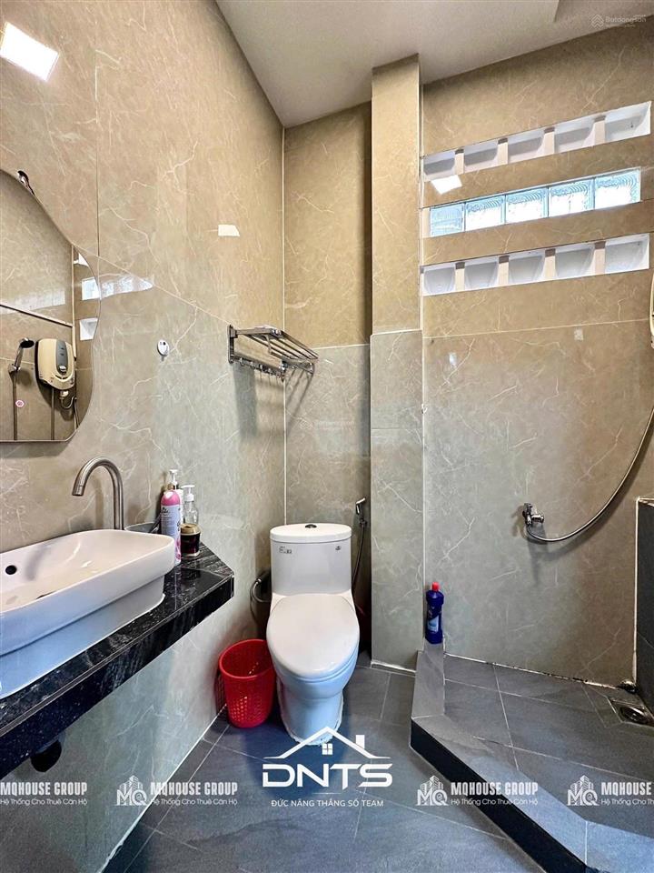 Căn hộ 2 phòng ngủ ban côngmáy giặt riêng ngay cầu lê văn sỹ,bờ kè,vx dân chủ, ueh,hsu,huflit,bku
