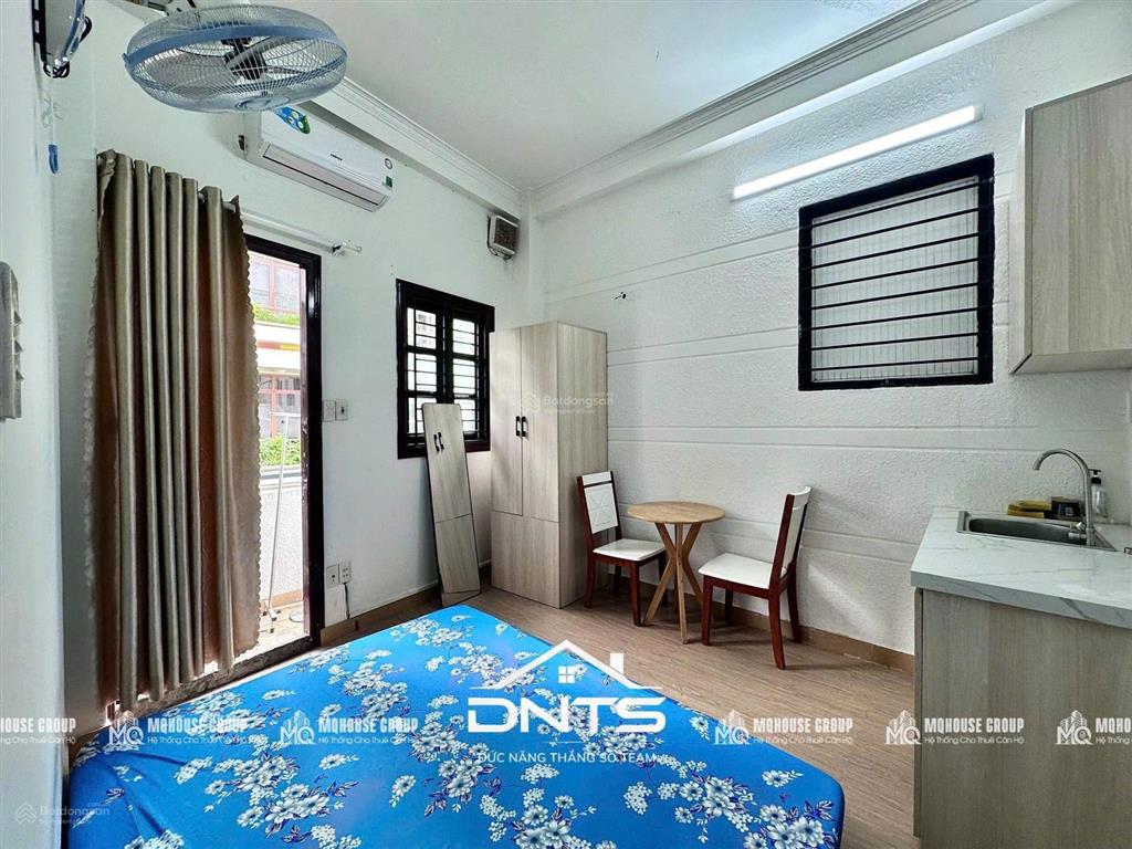 Căn hộ 2 phòng ngủ ban côngmáy giặt riêng ngay cầu lê văn sỹ,bờ kè,vx dân chủ, ueh,hsu,huflit,bku
