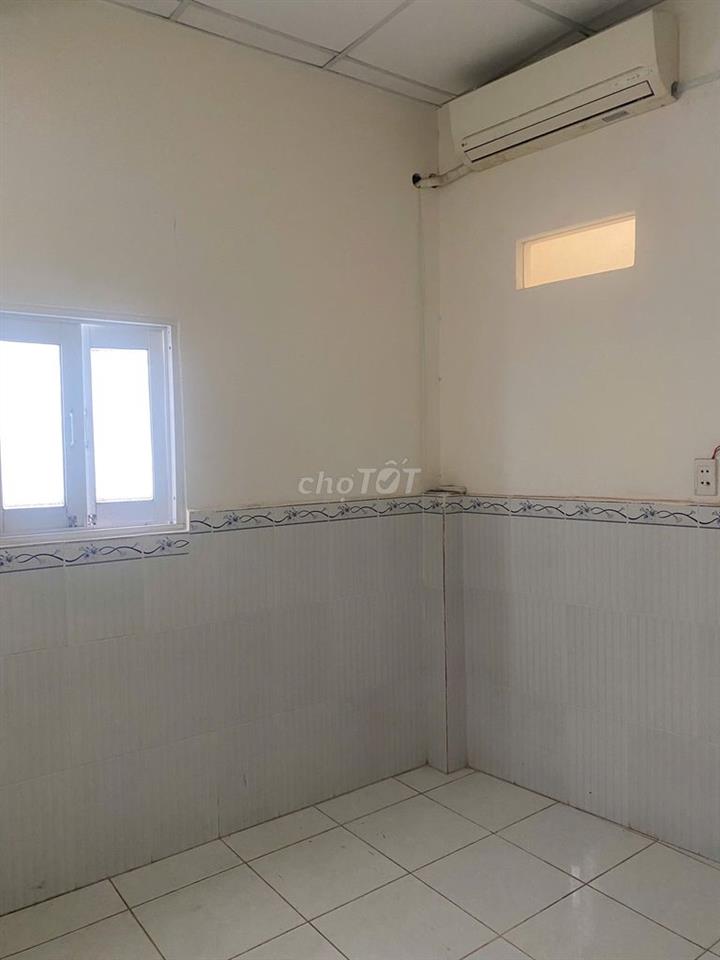 PHÒNG TRỌ NGAY NGÃ 4 HÀNG XANH - KHU VIP NHẤT BÌNH THẠNH CHỈ 2TR5/TH