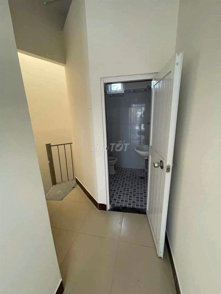PHÒNG TRỌ NGAY NGÃ 4 HÀNG XANH - KHU VIP NHẤT BÌNH THẠNH CHỈ 2TR5/TH
