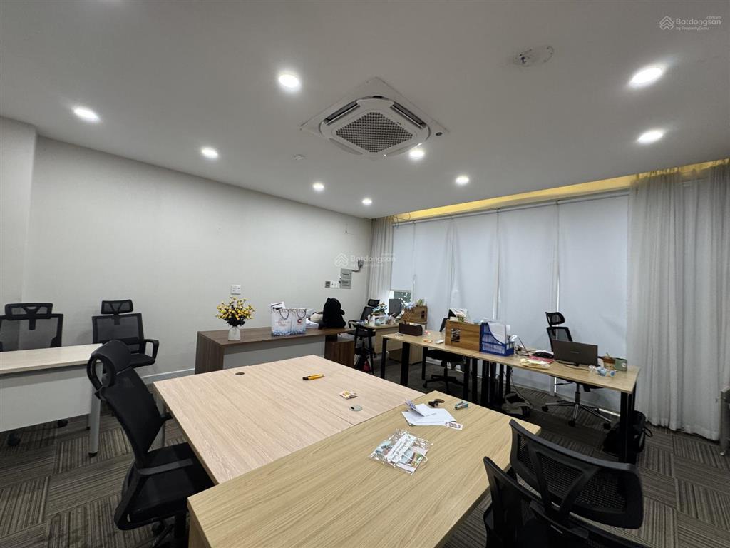 Cho thuê lầu 2 giá 20tr/tháng.  0906 661 ***