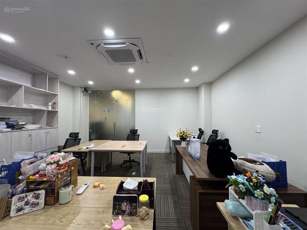 Cho thuê lầu 2 giá 20tr/tháng.  0906 661 ***
