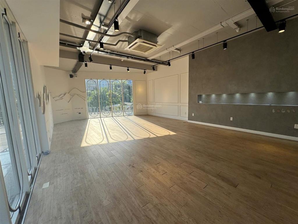 Cho thuê nguyên căn nguyễn cơ thạch giá 9000$
