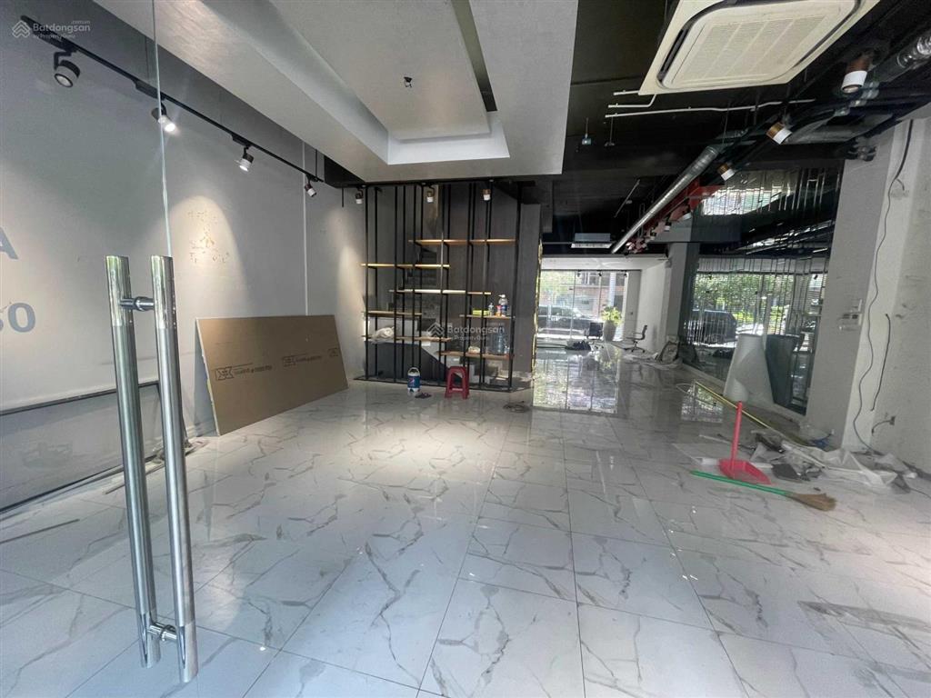 Bên em chuyên văn phòng sala 30m2  1200m2 nội thất hoặc không nội thất  em vương 0906 661 ***
