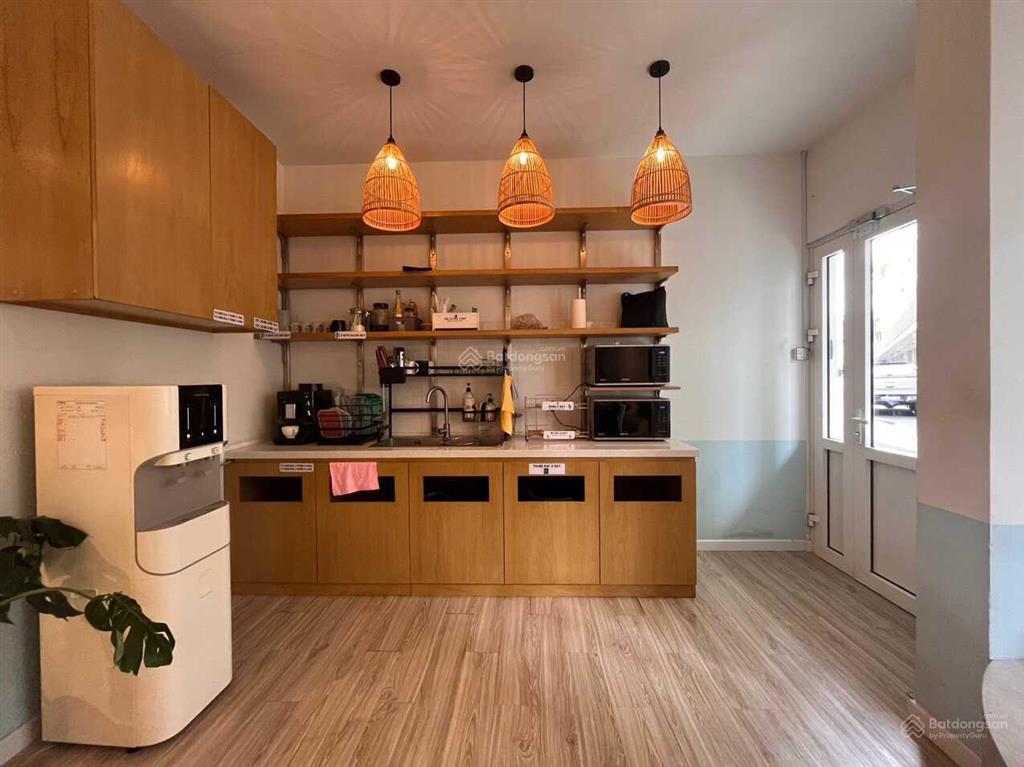 Bên em chuyên văn phòng sala 30m2  1200m2 nội thất hoặc không nội thất  em vương 0906 661 ***