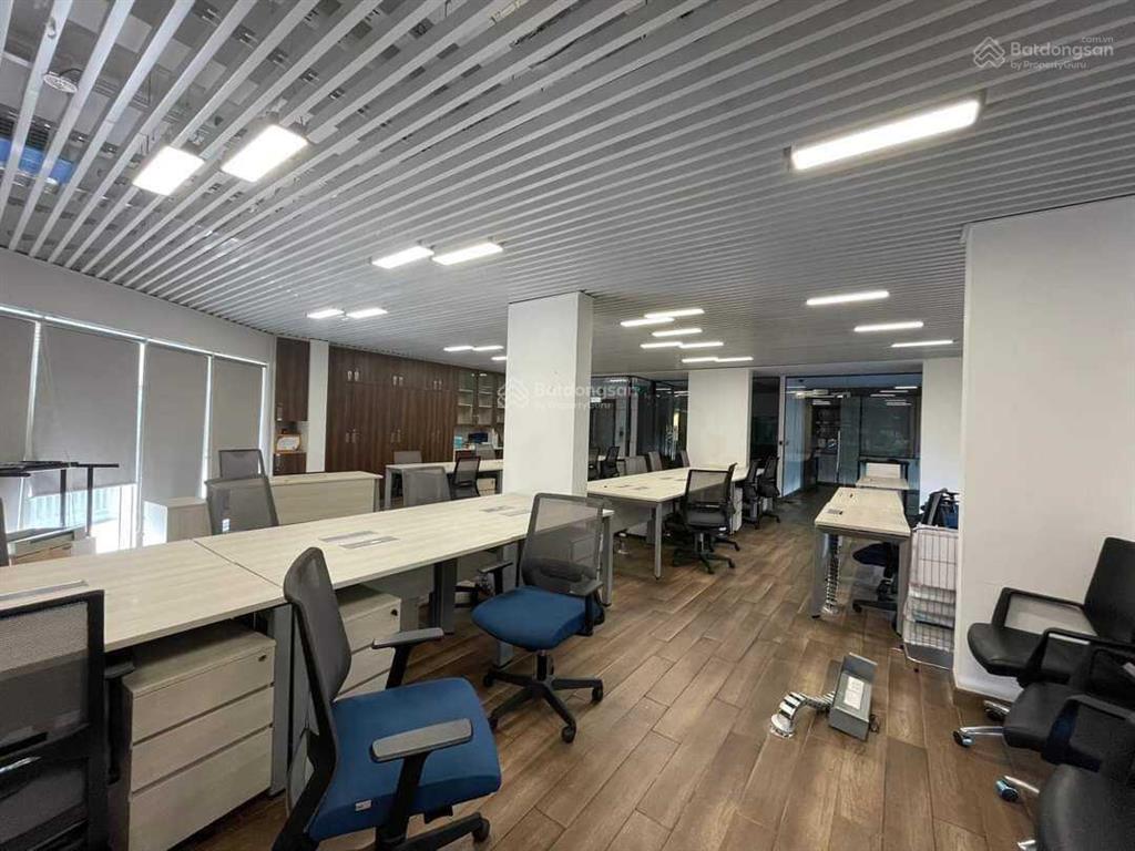 Bên em chuyên văn phòng sala 30m2  1200m2 nội thất hoặc không nội thất  em vương 0906 661 ***