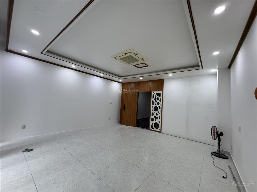 Cho thuê lầu 1 giá 15tr/tháng.  0906 661 ***