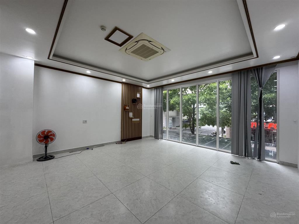Cho thuê lầu 1 giá 15tr/tháng.  0906 661 ***