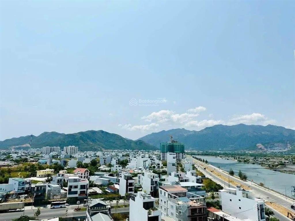 Bán căn hộ ct1 riverside luxury nha trang 2pn 2wc chỉ 3,9 tỷ, tầng trung view sông. cho thuê tốt