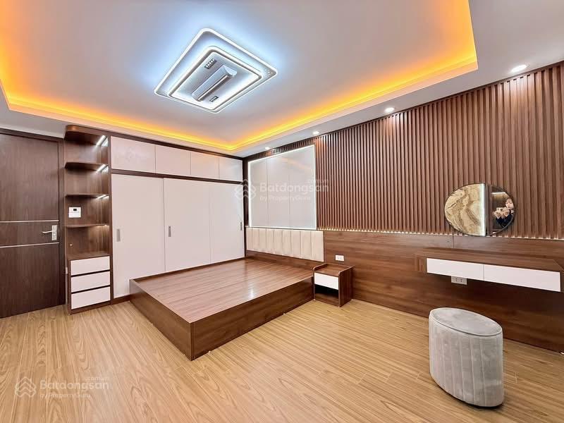 Hoàng liệt, chỉ 8.9 tỷ dt35m x 6t thang máy  ô tô đỗ cửa