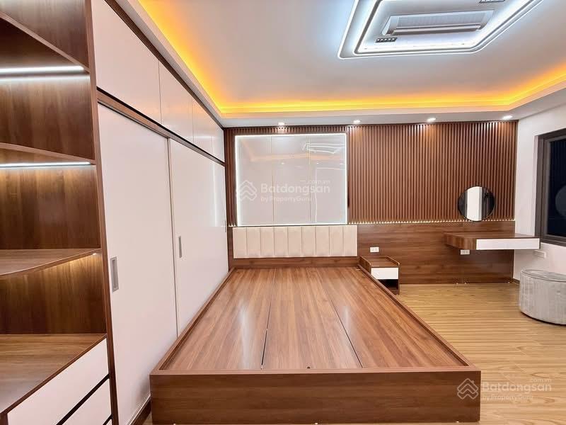 Hoàng liệt, chỉ 8.9 tỷ dt35m x 6t thang máy  ô tô đỗ cửa