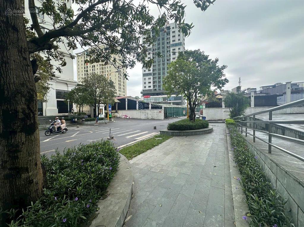 Bán căn shophouse giá 12 tỷ diện tích 66,2m², sẵn dòng tiền 300 triệu/năm