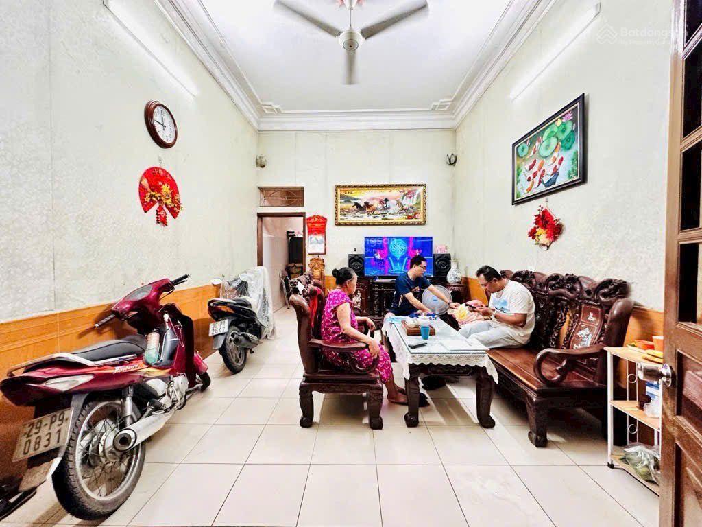 Bán nhà phố giảng võ 61m.4 tầng.12.8 tỷ