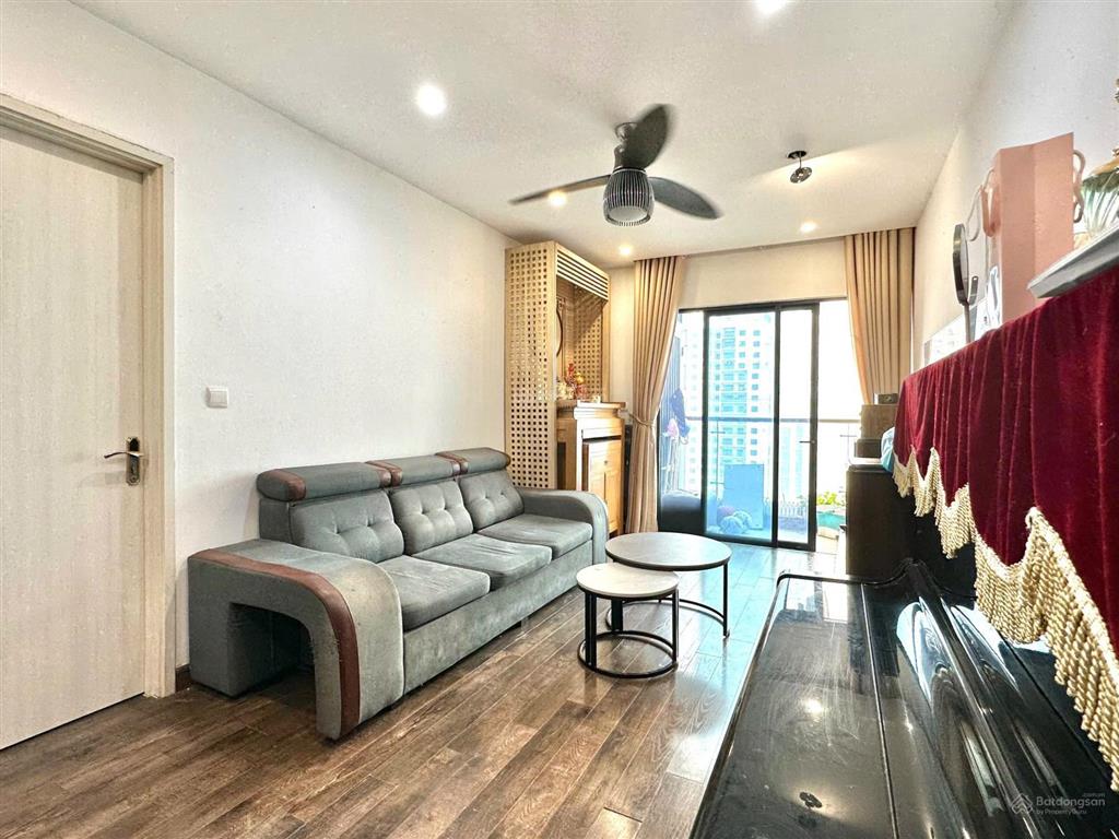 Cho thuê căn hộ ở ngay, căn góc, ban công đông nam, 3phòng ngủ ở gần viện 103, phùng hưng, hà đông