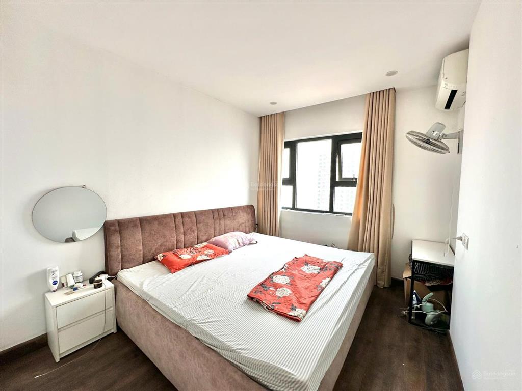 Cho thuê căn hộ ở ngay, căn góc, ban công đông nam, 3phòng ngủ ở gần viện 103, phùng hưng, hà đông