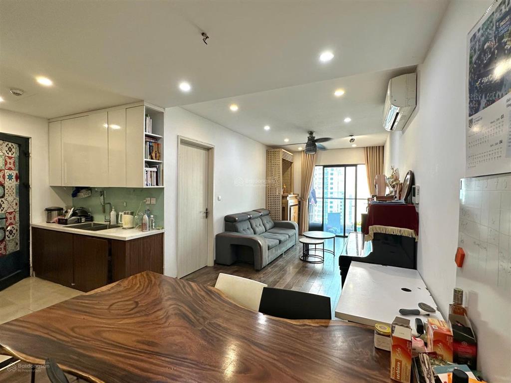 Cho thuê căn hộ ở ngay, căn góc, ban công đông nam, 3phòng ngủ ở gần viện 103, phùng hưng, hà đông
